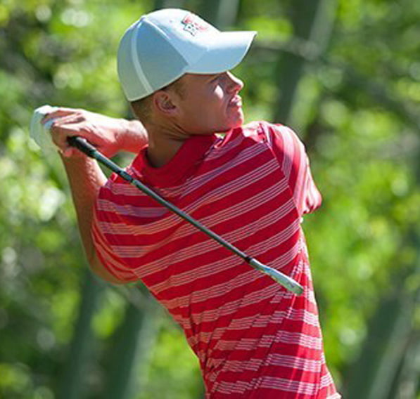 De focus en techniek van een kampioen Made Scholarships atleet en nationaal kampioen Berry Jole tijdens een golfslag voor zijn team, Barry University in Amerika.