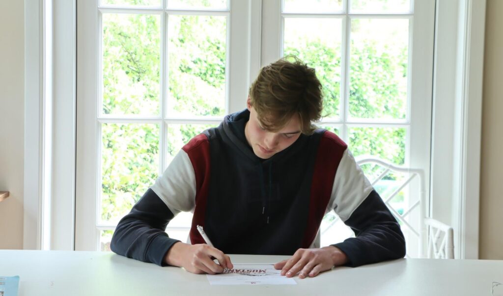 Marnix van Exel tekent sportbeurs contract voor Amerikaanse universiteit