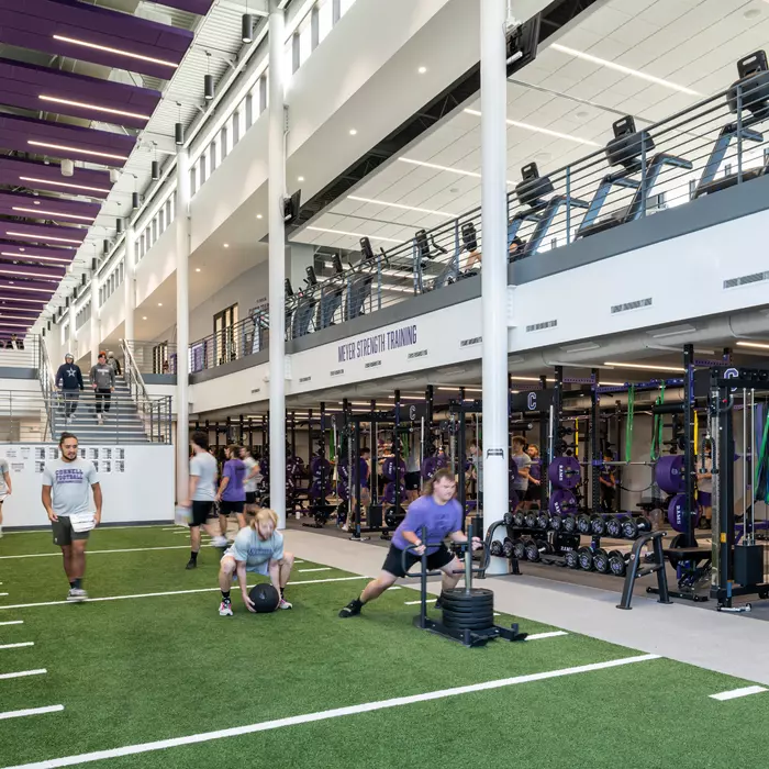 Cornell college facilities Made Scholarships atleet en nationaal kampioen Berry Jole tijdens een golfslag voor zijn team, Barry University in Amerika.